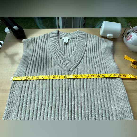 H&M sweater vest, size XS (0277) - Picture 5 of 6